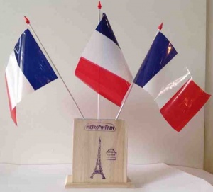 Dcoration pour bureau avec 3 drapeaux franais